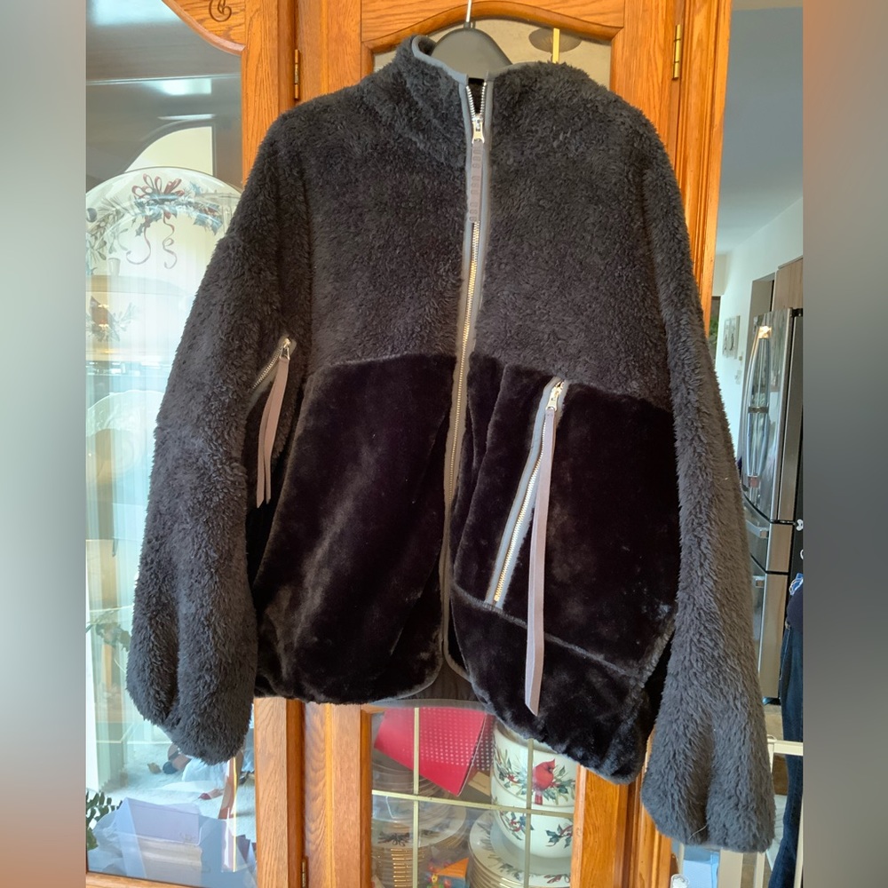 UGG
Marlene Sherpa Jacket Medium